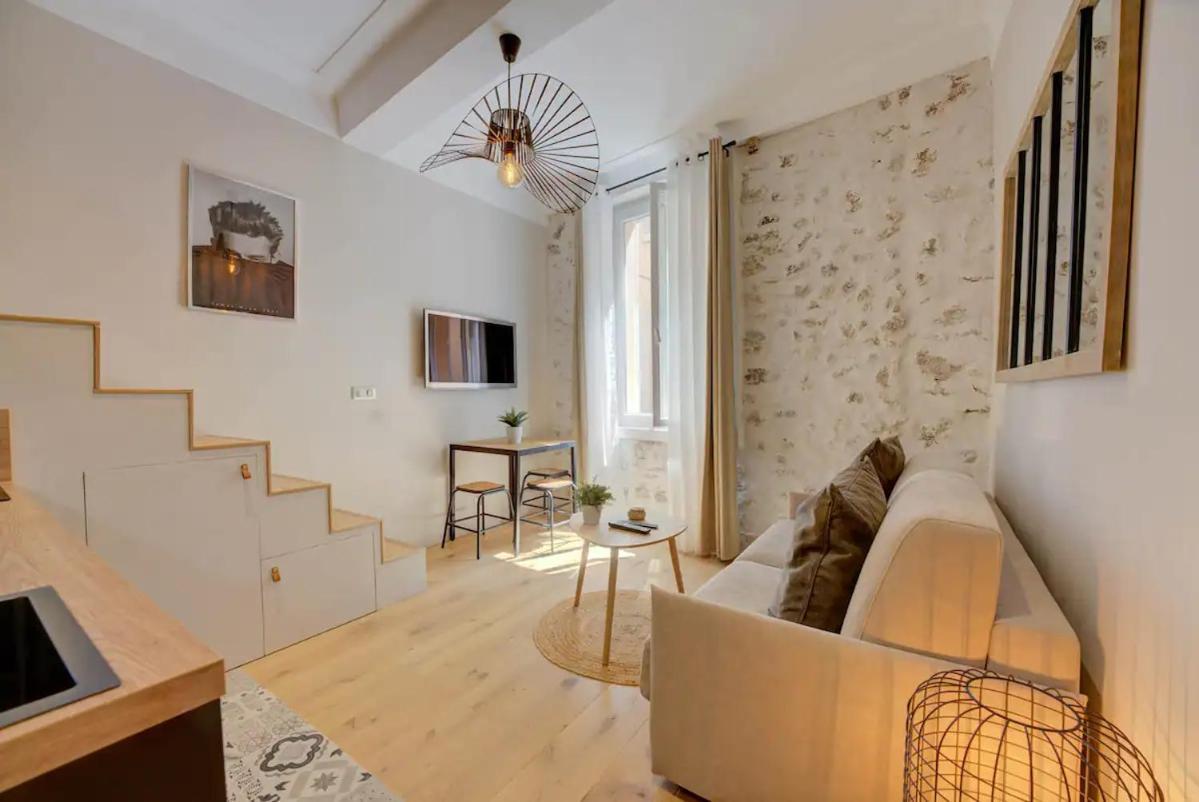 דירות אנטיב Duplex Studio Apt Mezzanine Near Shops & Cafes מראה חיצוני תמונה